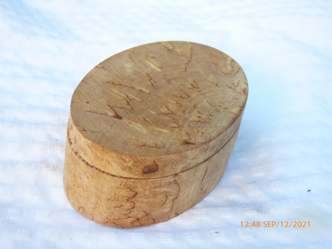Masur zbirch Oval Box Carved